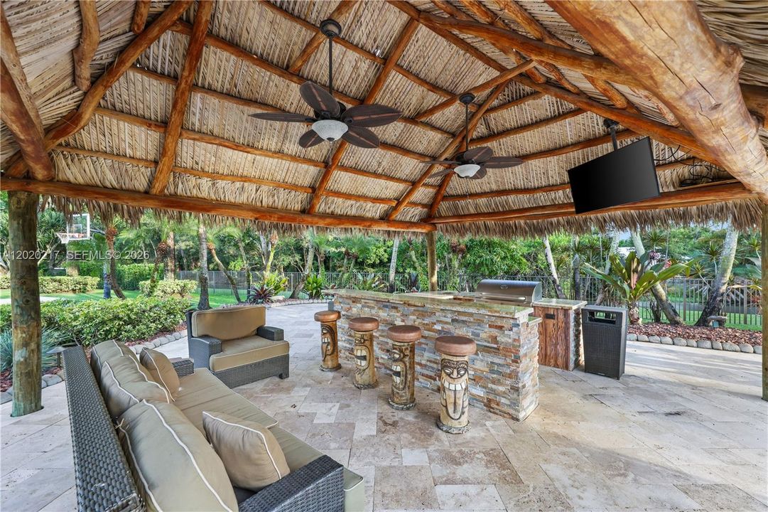 For Sale: $2,995,000 (5 beds, 4 baths, 4592 Square Feet)