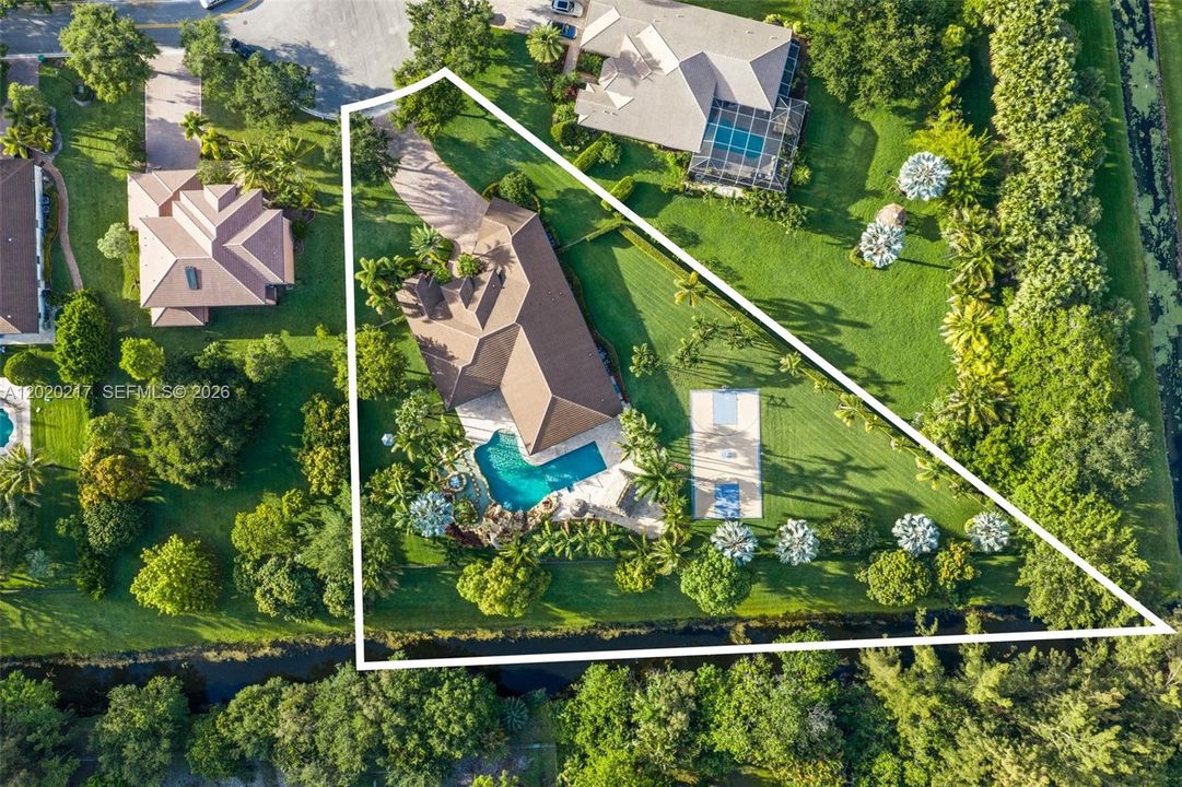For Sale: $2,995,000 (5 beds, 4 baths, 4592 Square Feet)