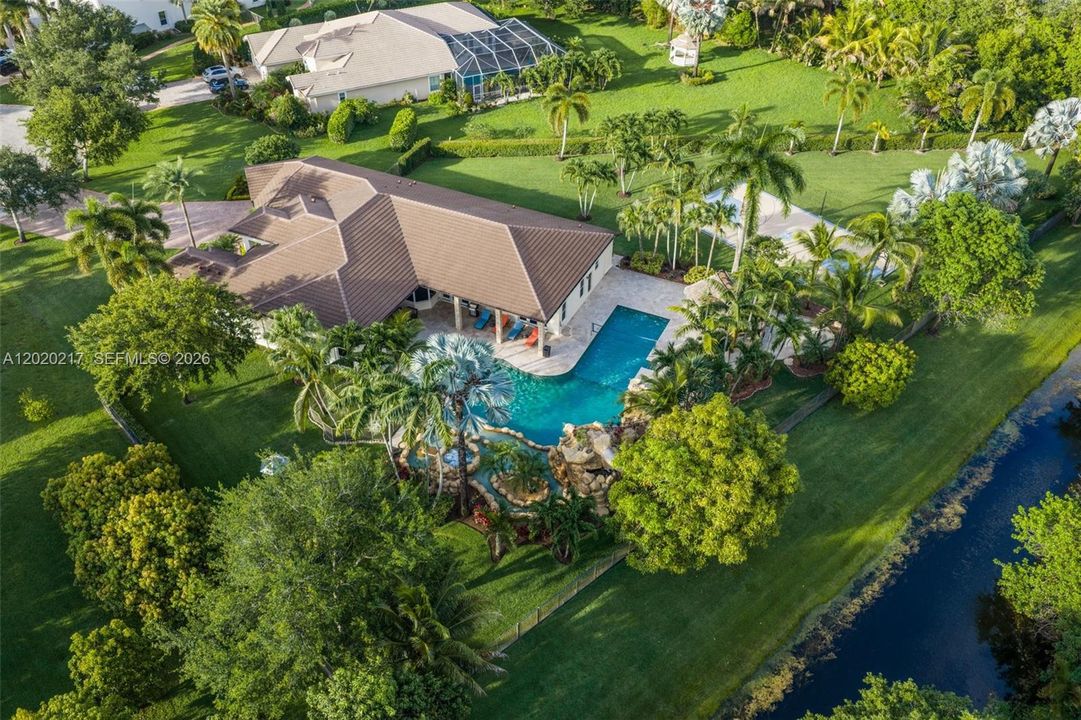 For Sale: $2,995,000 (5 beds, 4 baths, 4592 Square Feet)