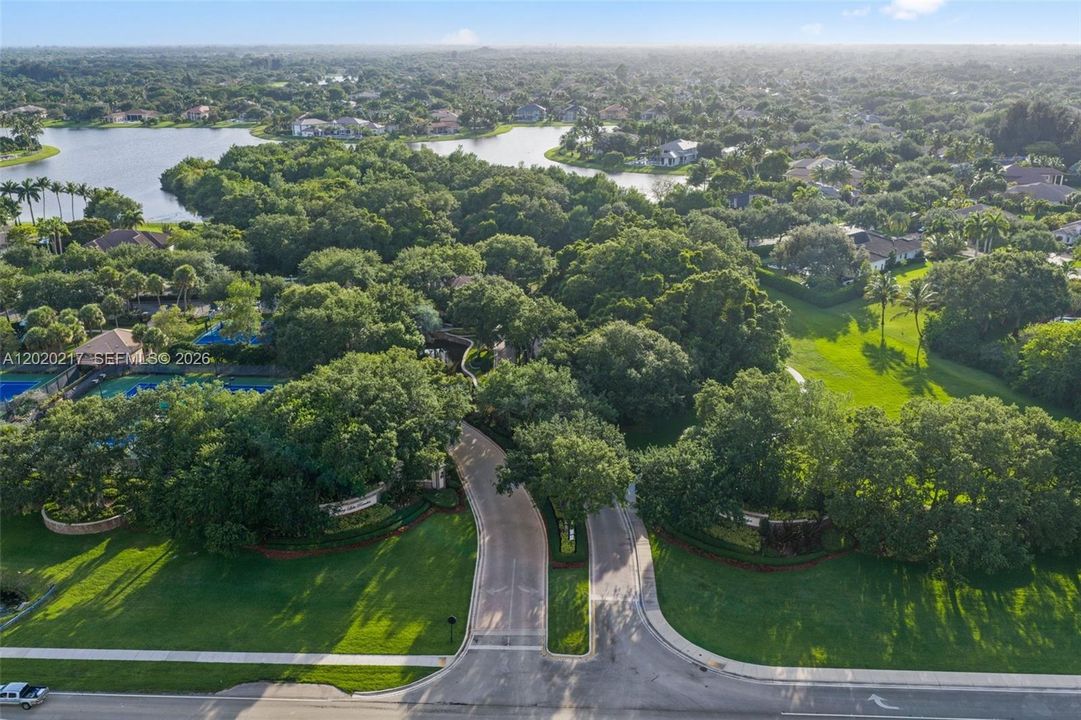 For Sale: $2,995,000 (5 beds, 4 baths, 4592 Square Feet)
