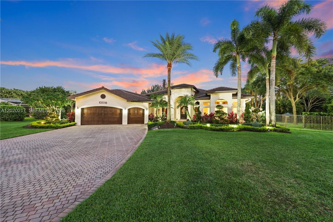 For Sale: $2,995,000 (5 beds, 4 baths, 4592 Square Feet)