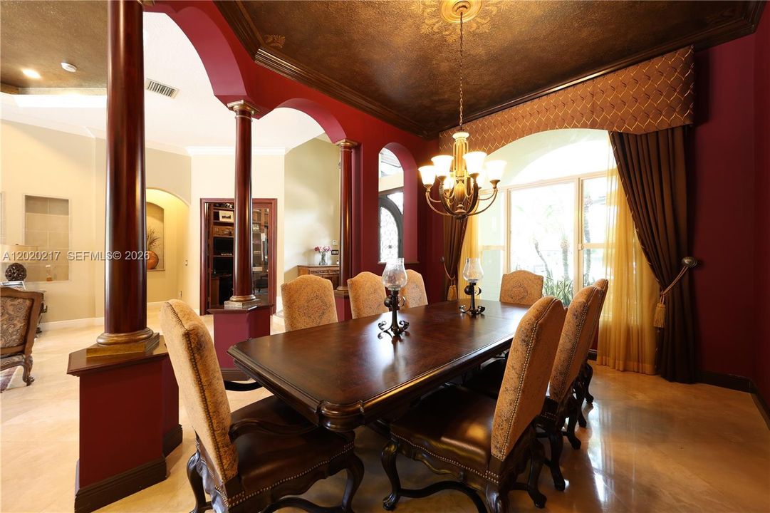 For Sale: $2,995,000 (5 beds, 4 baths, 4592 Square Feet)