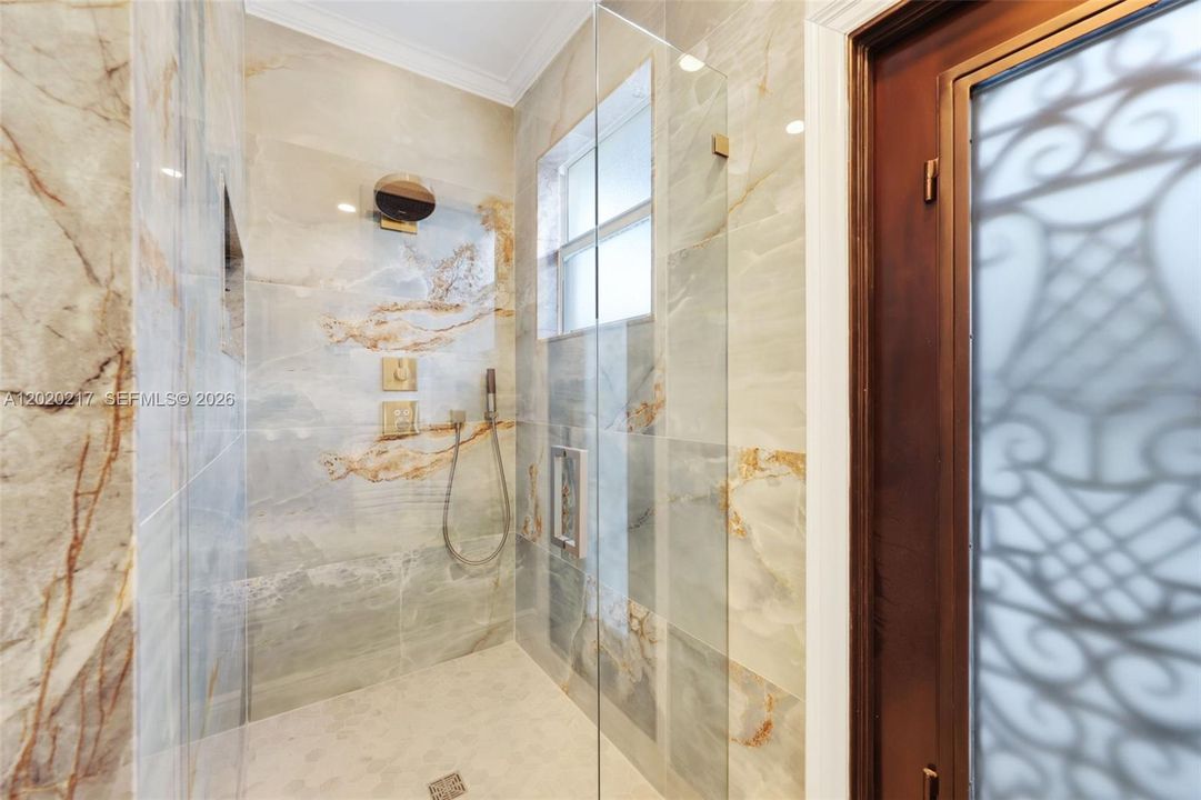 For Sale: $2,995,000 (5 beds, 4 baths, 4592 Square Feet)