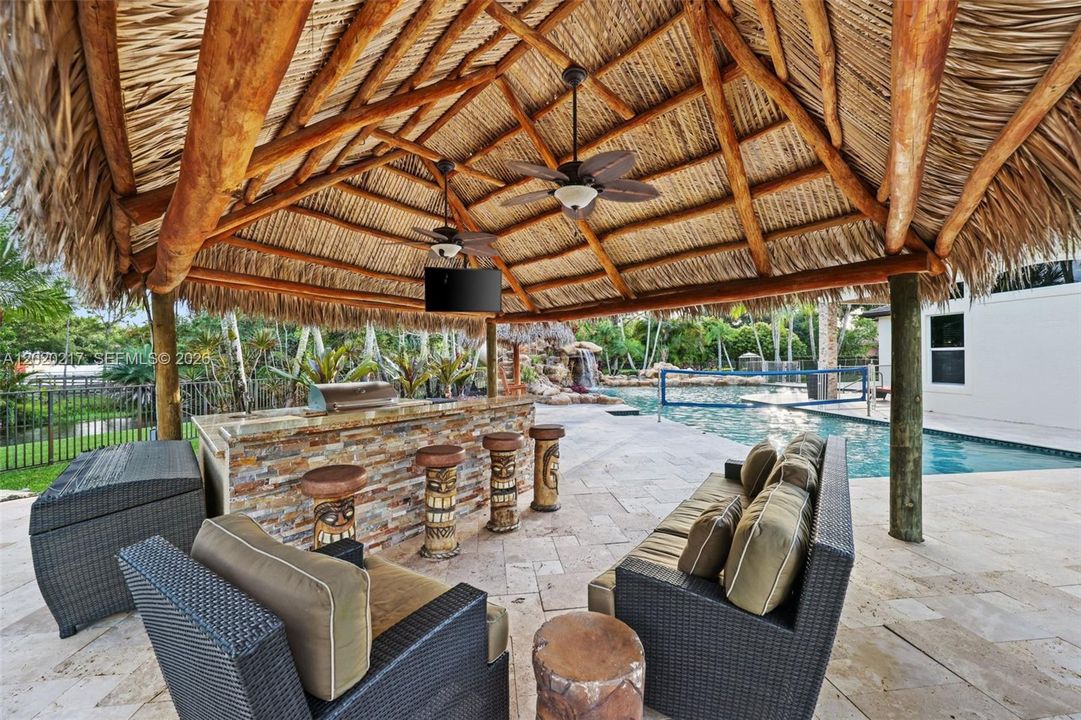 For Sale: $2,995,000 (5 beds, 4 baths, 4592 Square Feet)