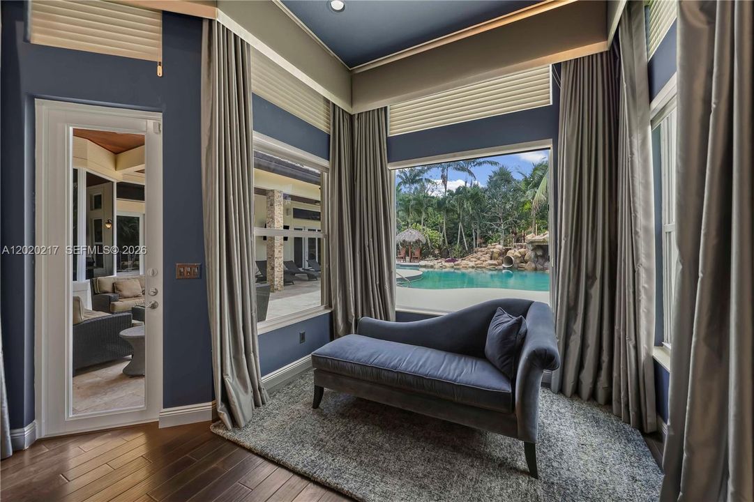 For Sale: $2,995,000 (5 beds, 4 baths, 4592 Square Feet)