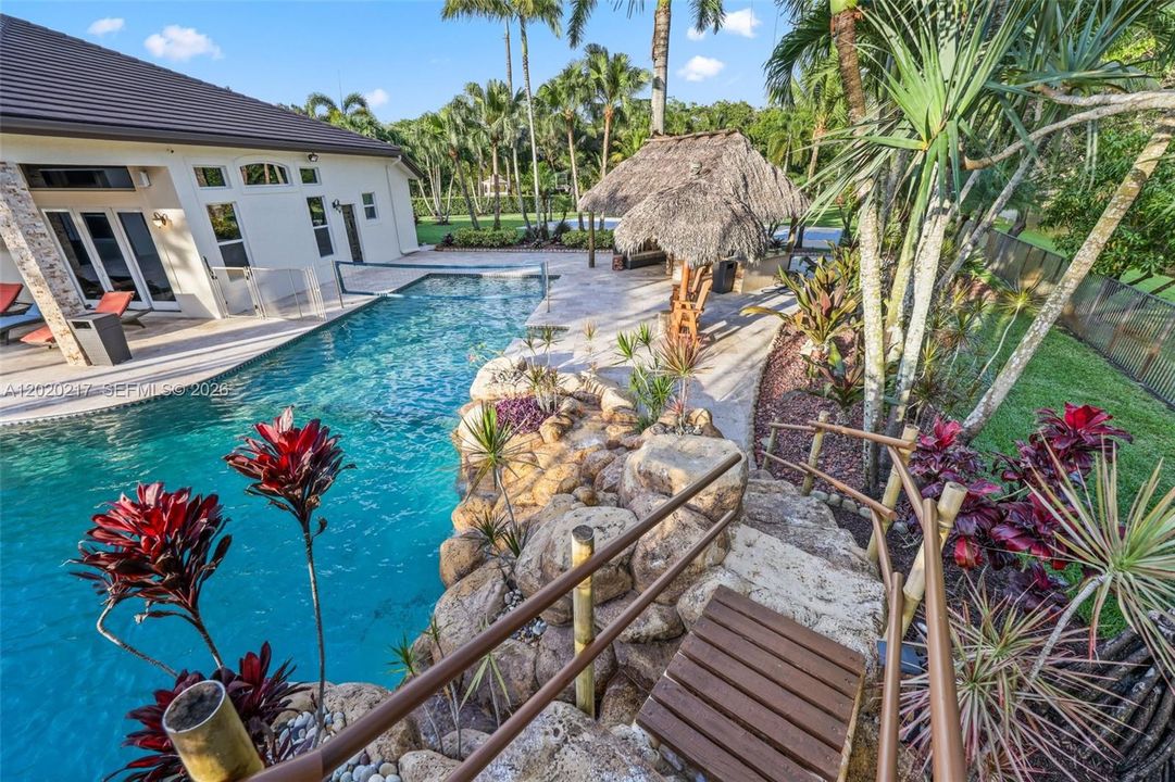For Sale: $2,995,000 (5 beds, 4 baths, 4592 Square Feet)