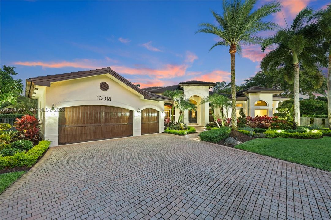 For Sale: $2,995,000 (5 beds, 4 baths, 4592 Square Feet)