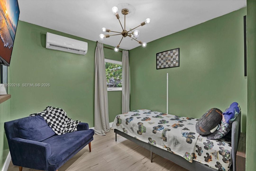 Activo con contrato: $700,000 (3 camas, 3 baños, 2595 Pies cuadrados)