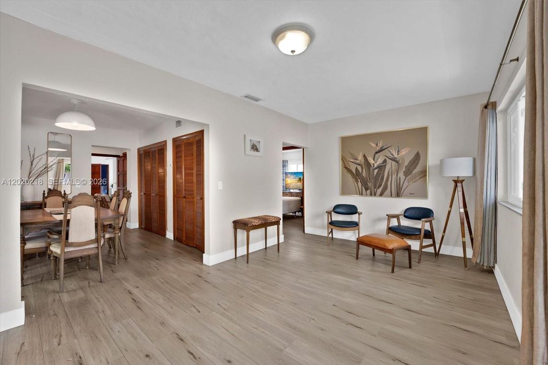 Activo con contrato: $700,000 (3 camas, 3 baños, 2595 Pies cuadrados)