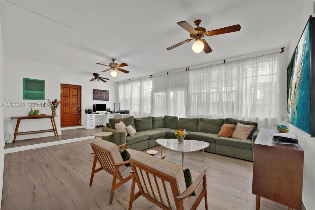 Activo con contrato: $700,000 (3 camas, 3 baños, 2595 Pies cuadrados)