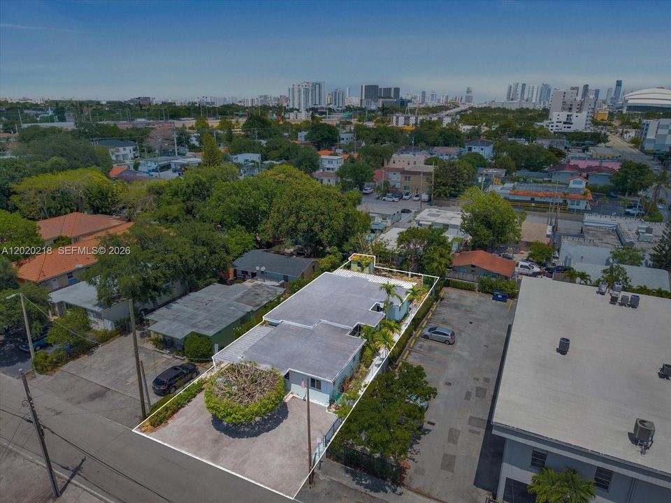 Activo con contrato: $700,000 (3 camas, 3 baños, 2595 Pies cuadrados)