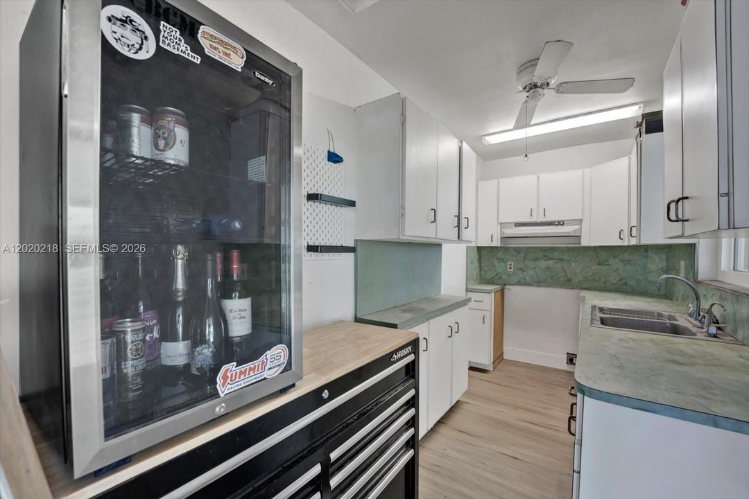 Activo con contrato: $700,000 (3 camas, 3 baños, 2595 Pies cuadrados)