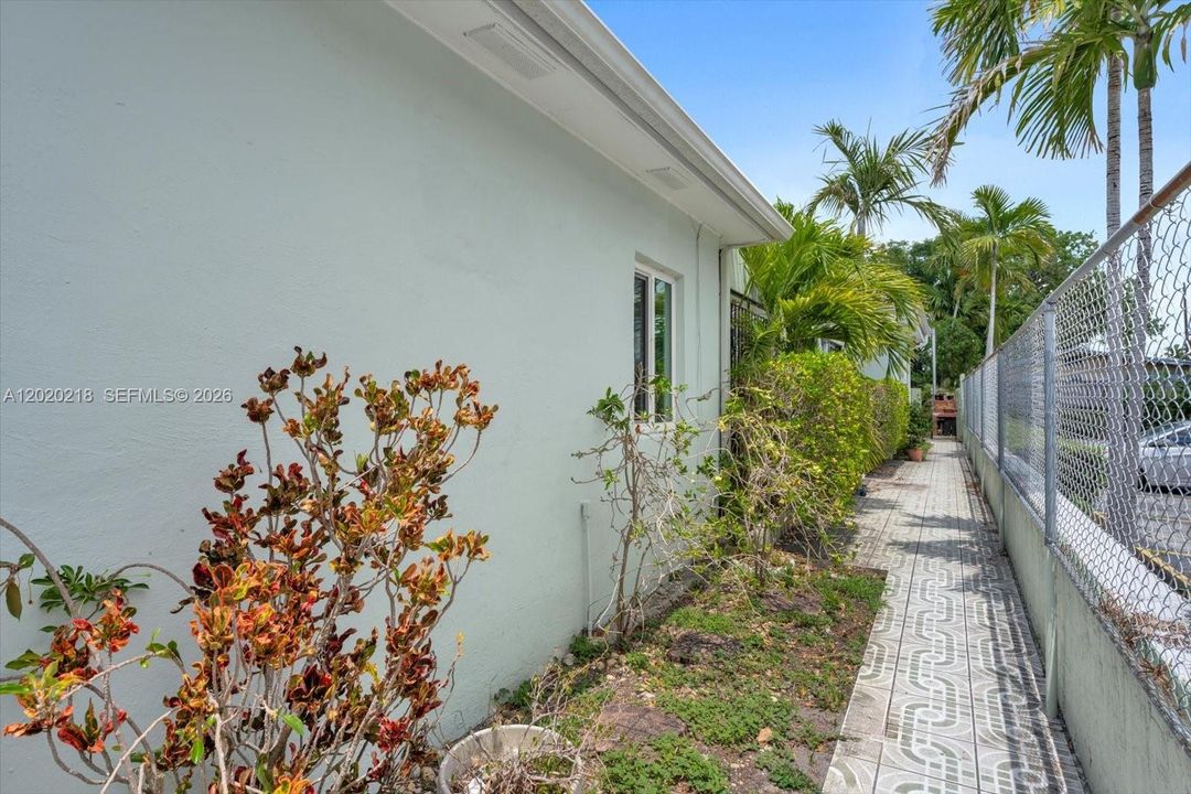 Activo con contrato: $700,000 (3 camas, 3 baños, 2595 Pies cuadrados)