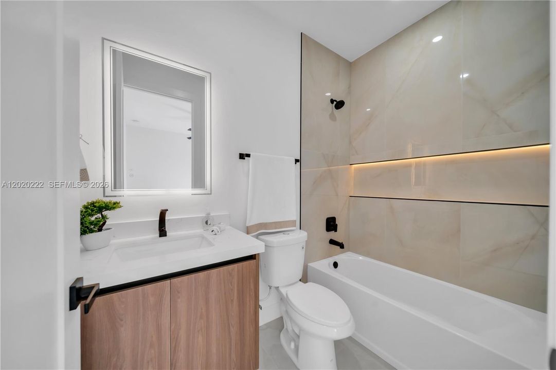 En Venta: $389,900 (4 camas, 3 baños, 1778 Pies cuadrados)