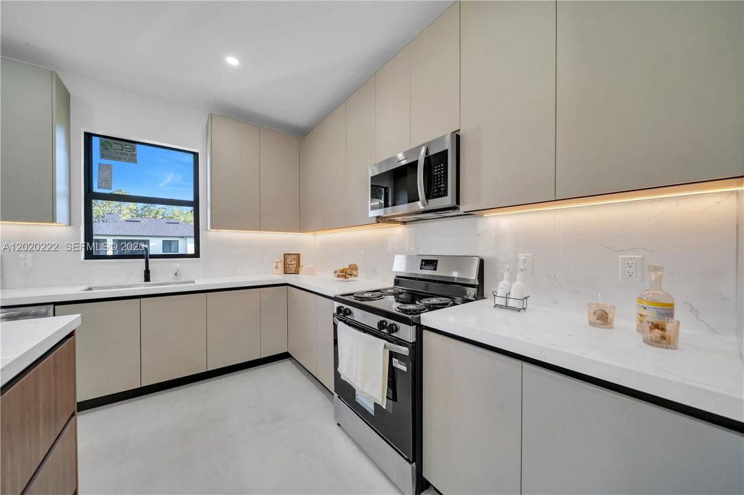En Venta: $389,900 (4 camas, 3 baños, 1778 Pies cuadrados)