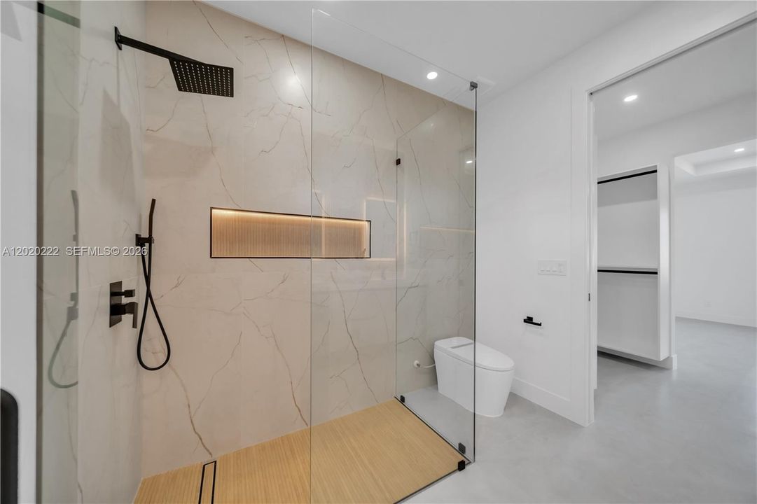 En Venta: $389,900 (4 camas, 3 baños, 1778 Pies cuadrados)