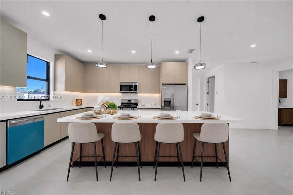 En Venta: $389,900 (4 camas, 3 baños, 1778 Pies cuadrados)