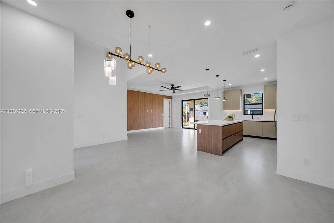 En Venta: $389,900 (4 camas, 3 baños, 1778 Pies cuadrados)