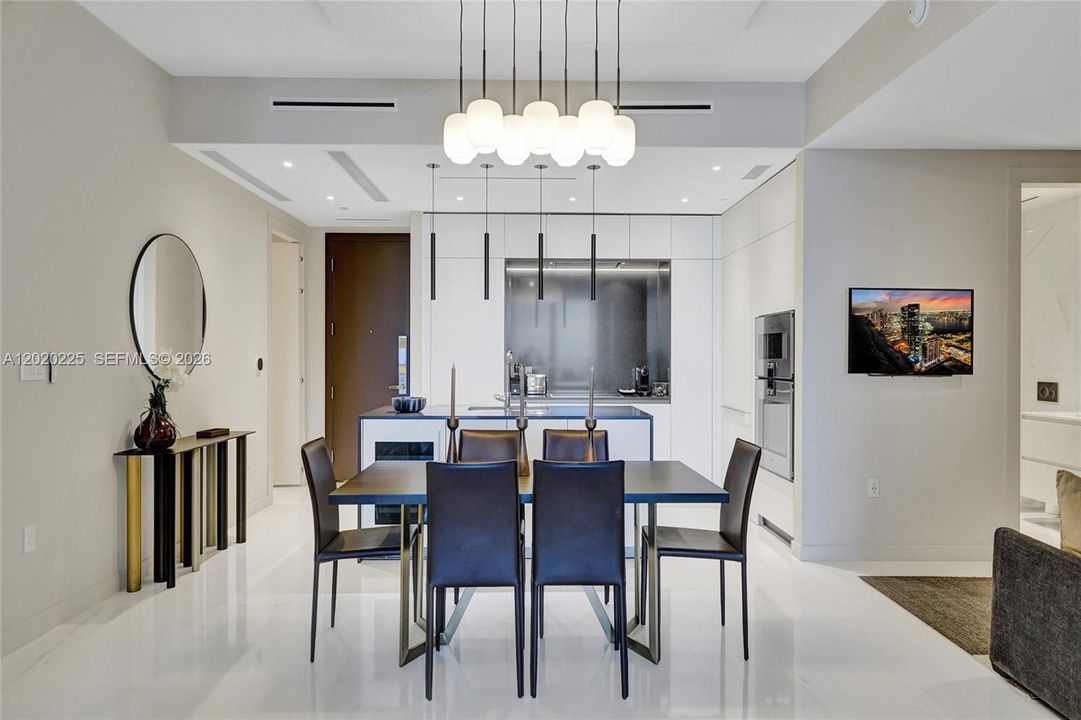 В аренду: $14,950 (2 спален, 3 ванн, 1552 Квадратных фут)