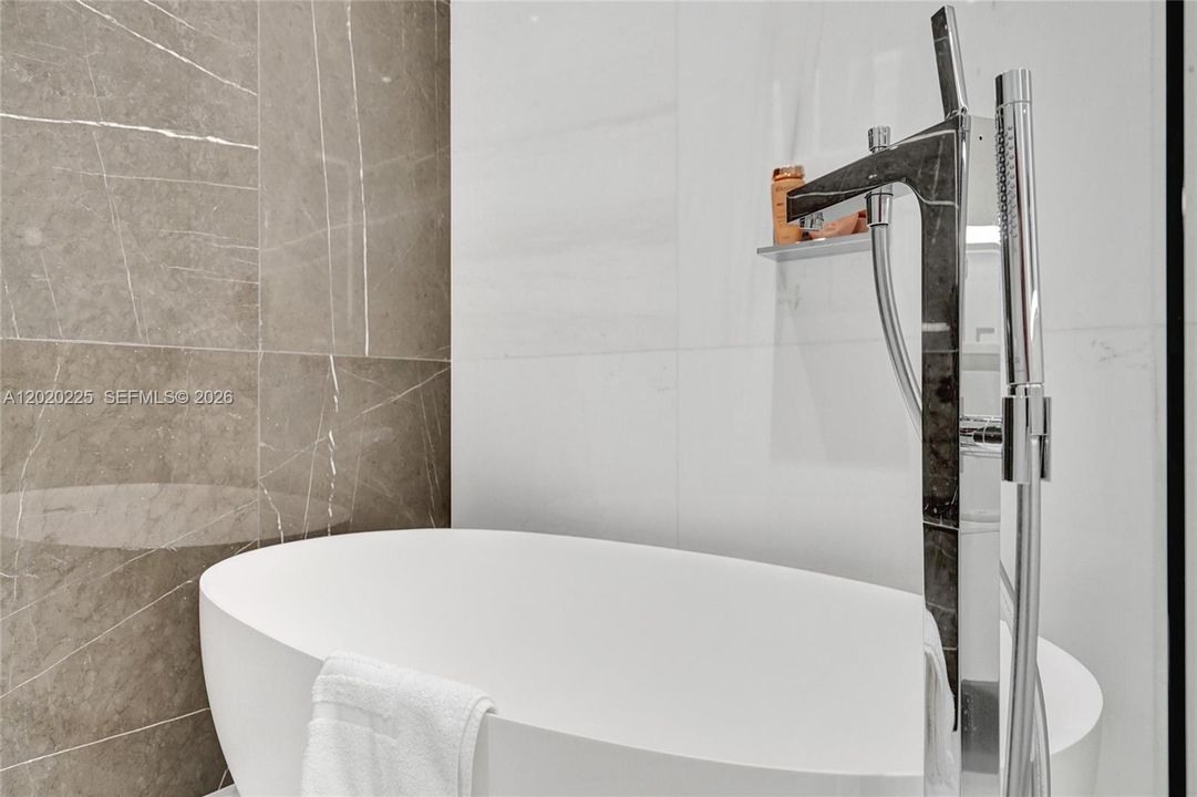 В аренду: $14,950 (2 спален, 3 ванн, 1552 Квадратных фут)
