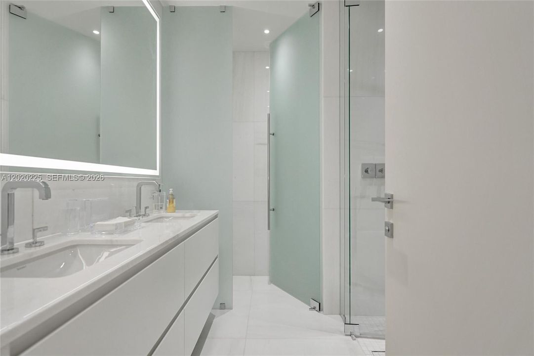 В аренду: $14,950 (2 спален, 3 ванн, 1552 Квадратных фут)