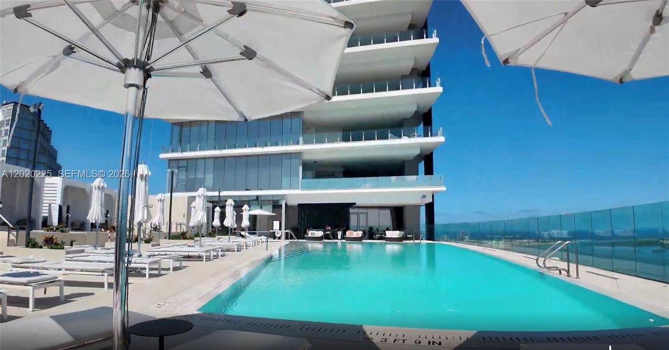 В аренду: $14,950 (2 спален, 3 ванн, 1552 Квадратных фут)