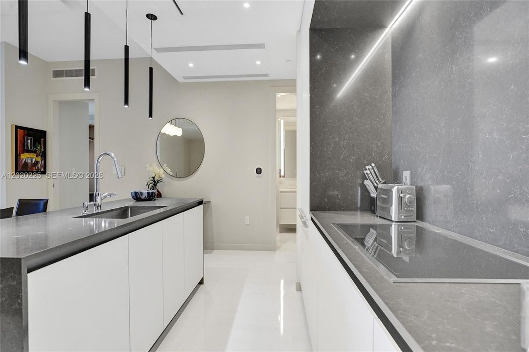 В аренду: $14,950 (2 спален, 3 ванн, 1552 Квадратных фут)