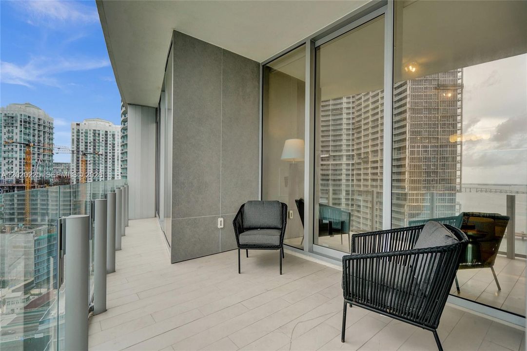 В аренду: $14,950 (2 спален, 3 ванн, 1552 Квадратных фут)