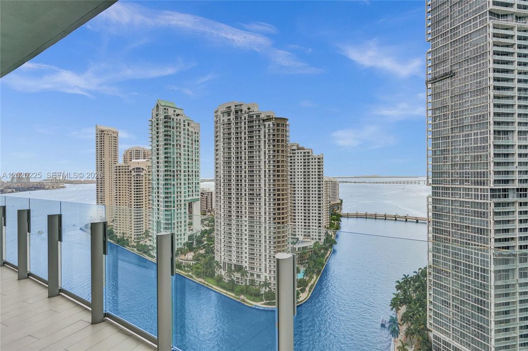 В аренду: $14,950 (2 спален, 3 ванн, 1552 Квадратных фут)