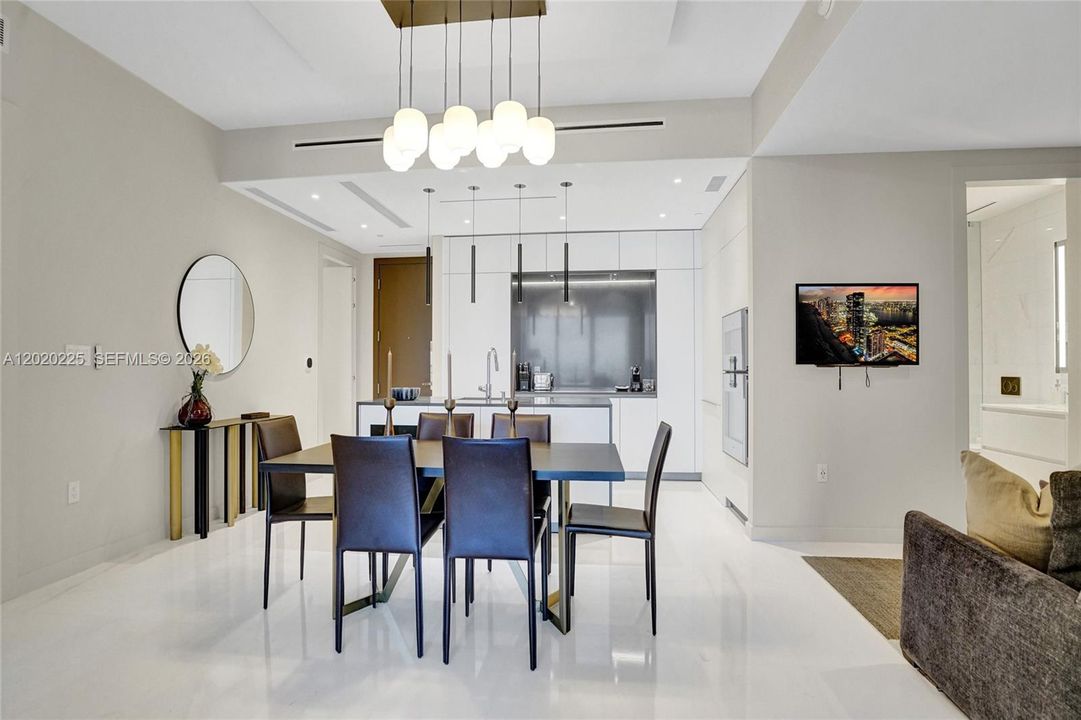 В аренду: $14,950 (2 спален, 3 ванн, 1552 Квадратных фут)