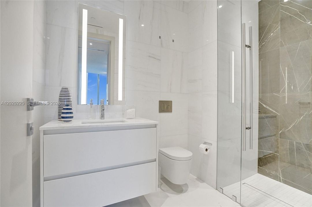 В аренду: $14,950 (2 спален, 3 ванн, 1552 Квадратных фут)