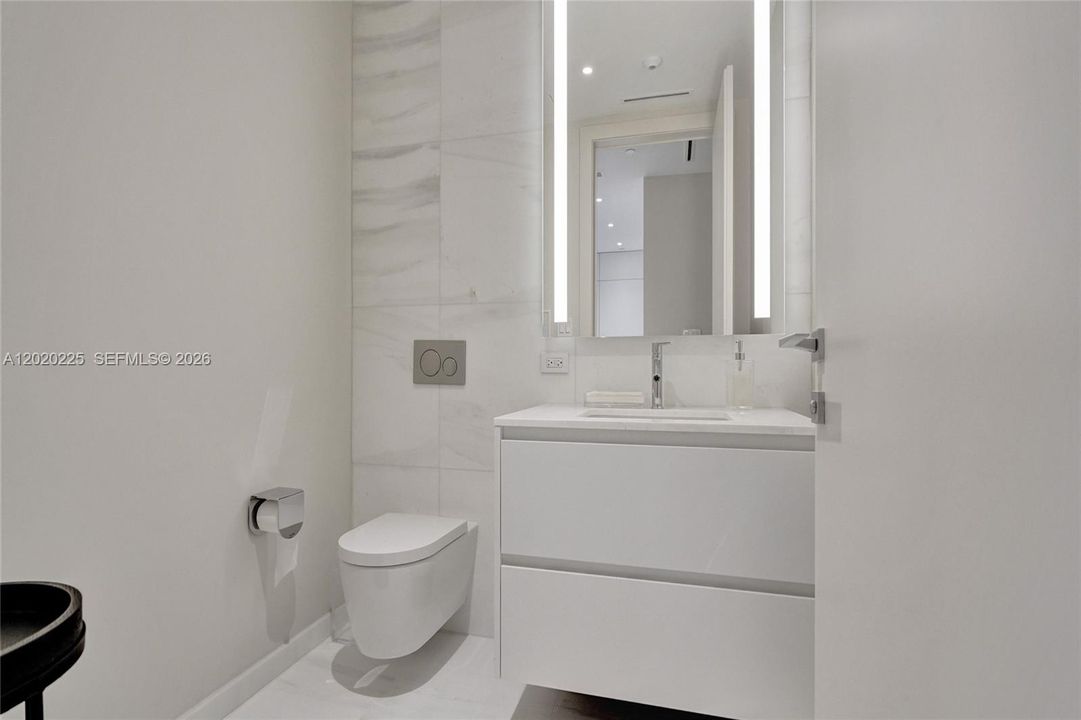 В аренду: $14,950 (2 спален, 3 ванн, 1552 Квадратных фут)
