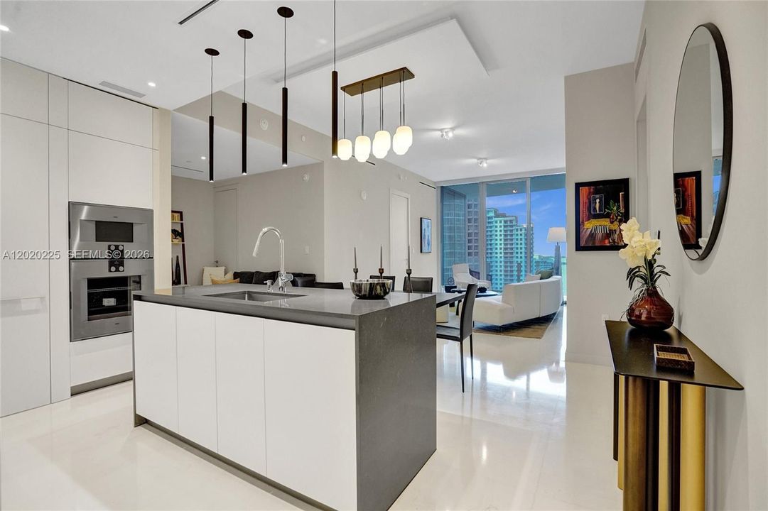 В аренду: $14,950 (2 спален, 3 ванн, 1552 Квадратных фут)