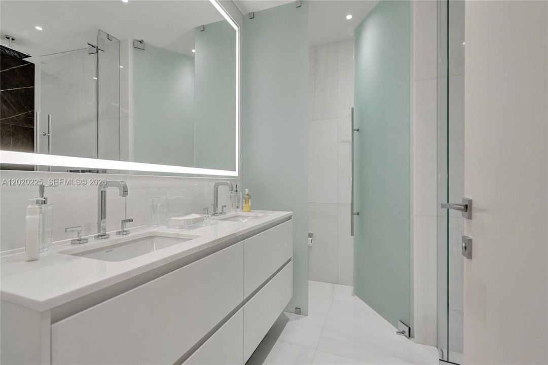 В аренду: $14,950 (2 спален, 3 ванн, 1552 Квадратных фут)
