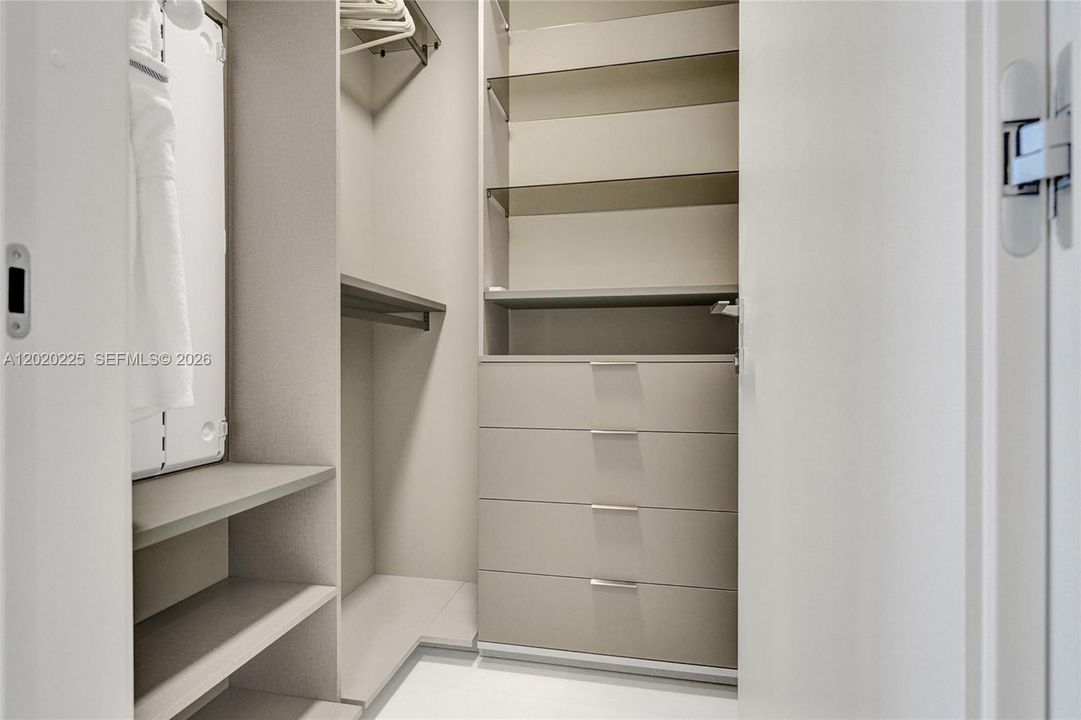 В аренду: $14,950 (2 спален, 3 ванн, 1552 Квадратных фут)