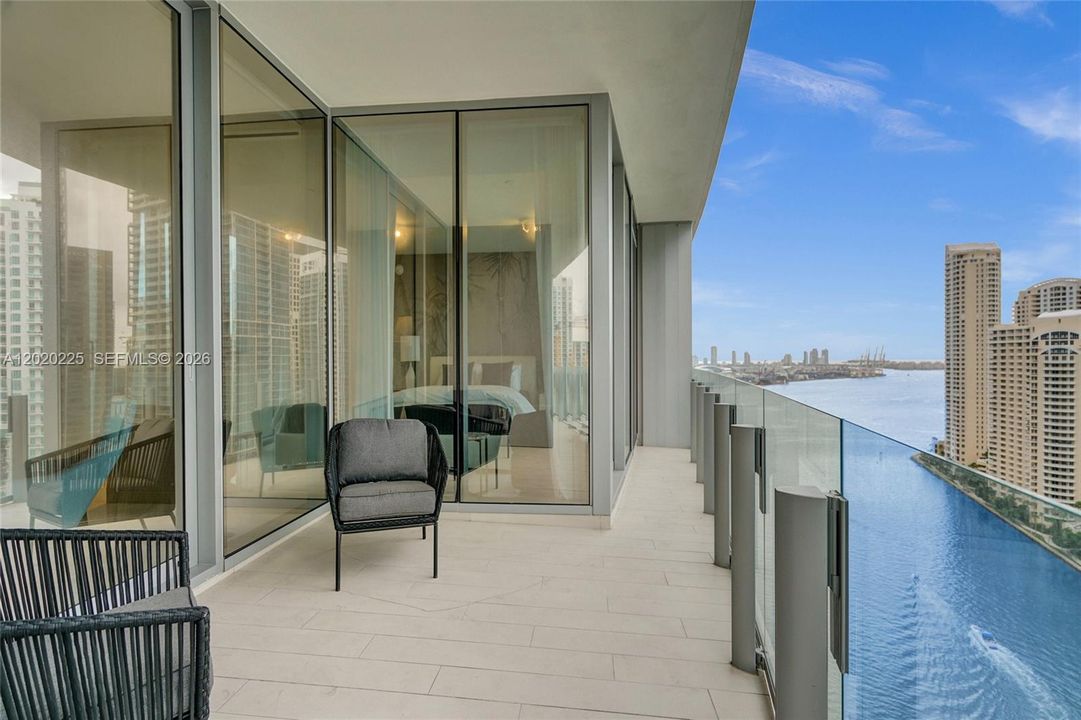 В аренду: $14,950 (2 спален, 3 ванн, 1552 Квадратных фут)