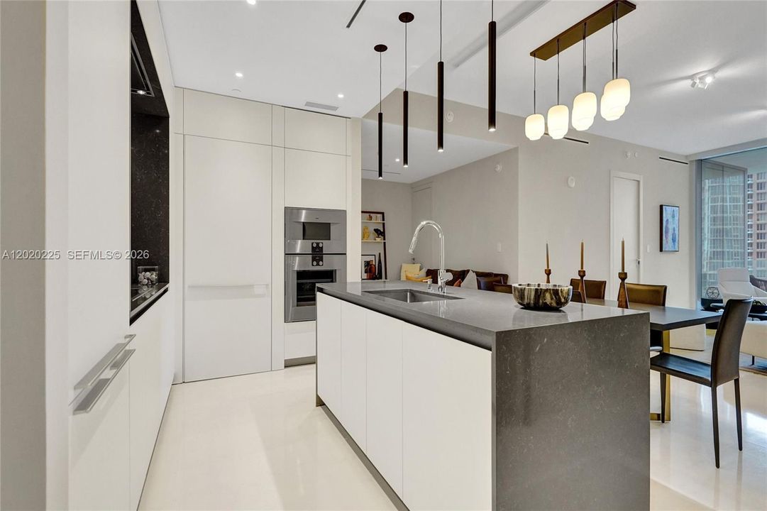 В аренду: $14,950 (2 спален, 3 ванн, 1552 Квадратных фут)