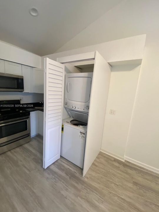 В аренду: $2,400 (0 спален, 3 ванн, 1720 Квадратных фут)