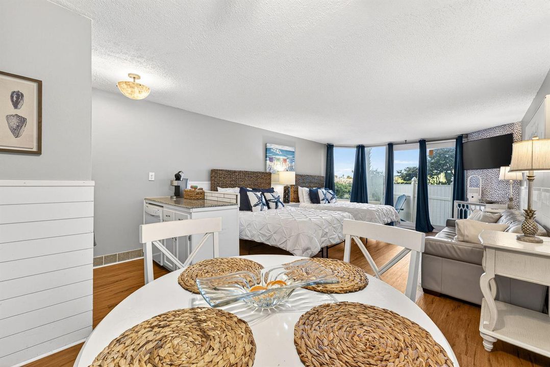 11-PANHANDLE - 8817 THOMAS DR A114 - 06