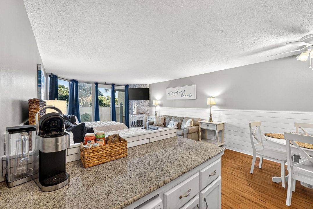 14-PANHANDLE - 8817 THOMAS DR A114 - 09