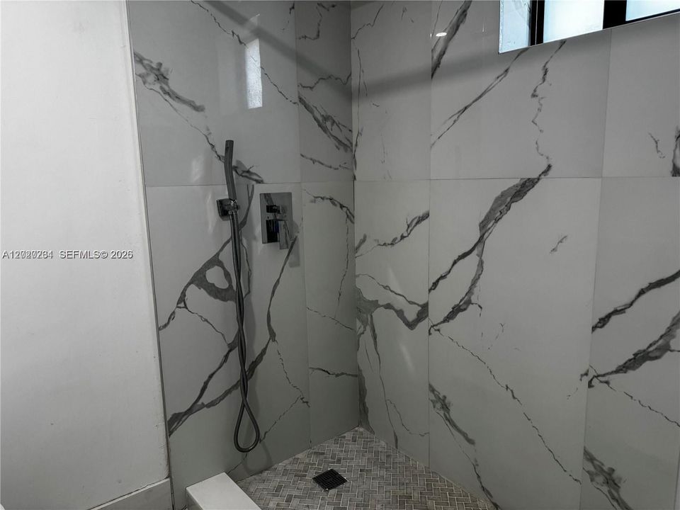 For Rent: $2,300 (2 beds, 2 baths, 812 Square Feet)