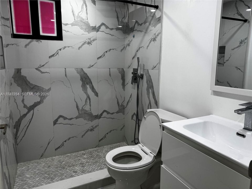 For Rent: $2,300 (2 beds, 2 baths, 812 Square Feet)