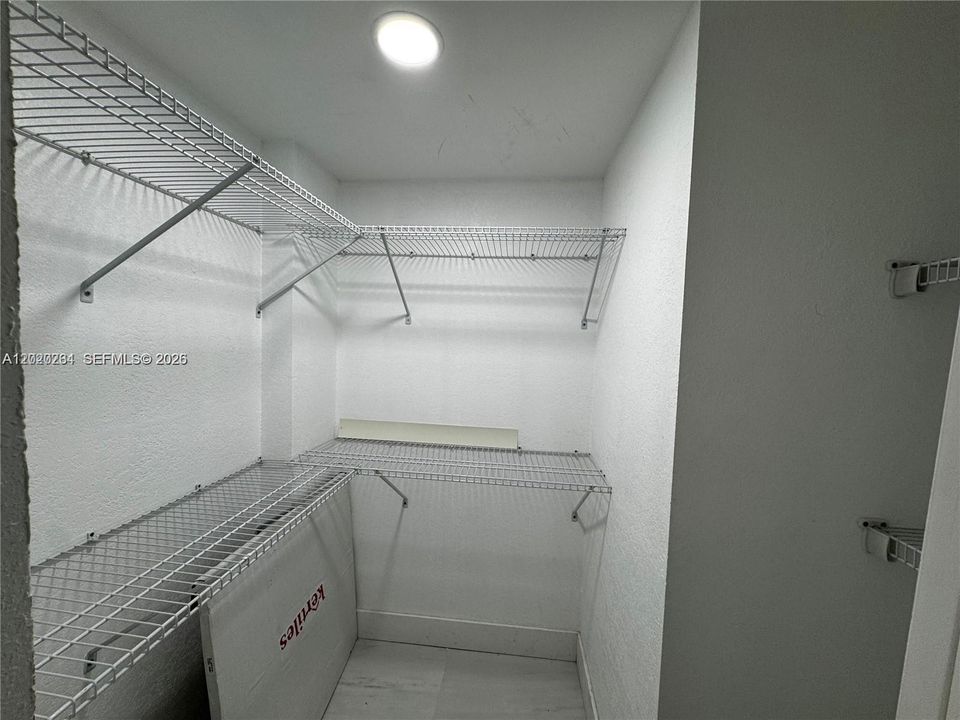 For Rent: $2,300 (2 beds, 2 baths, 812 Square Feet)