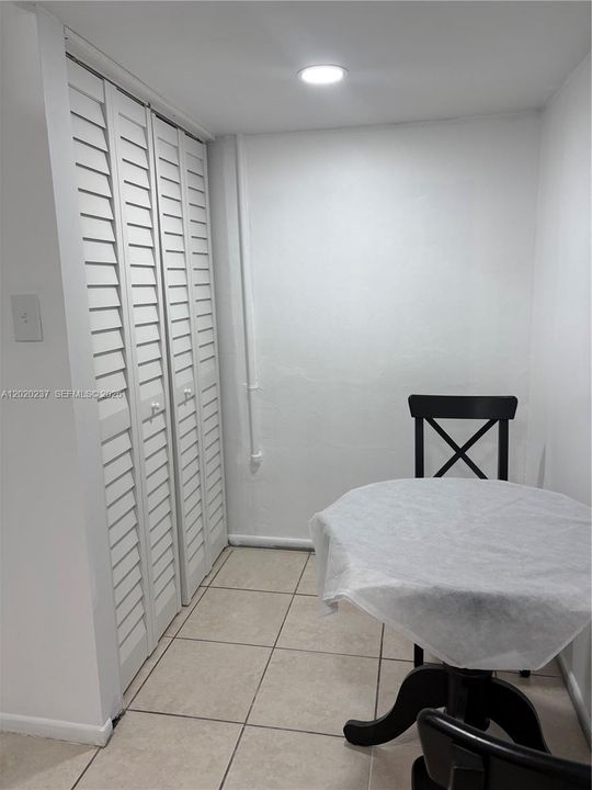 В аренду: $1,400 (1 спален, 1 ванн, 1621 Квадратных фут)