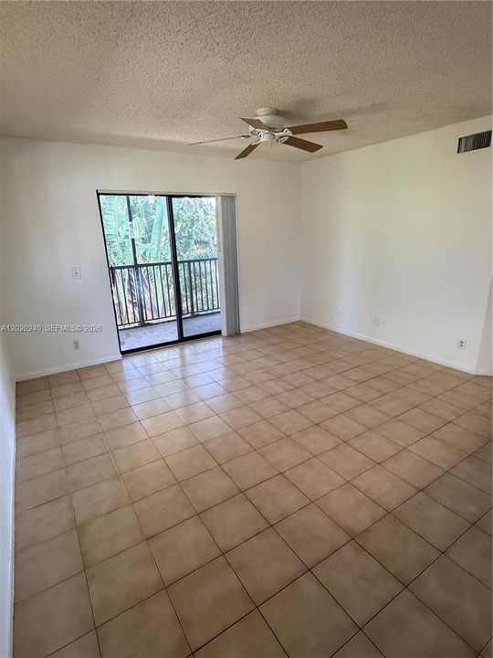 For Sale: $228,000 (2 beds, 2 baths, 887 Square Feet)