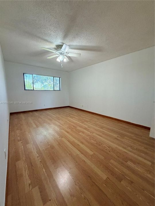 For Sale: $228,000 (2 beds, 2 baths, 887 Square Feet)