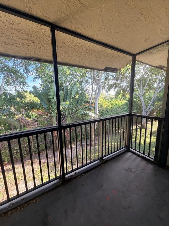 For Sale: $228,000 (2 beds, 2 baths, 887 Square Feet)