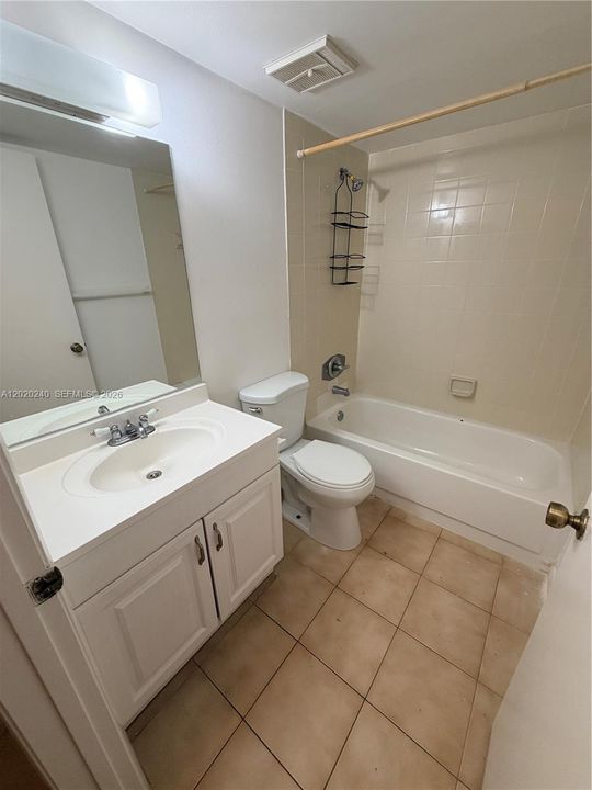 For Sale: $228,000 (2 beds, 2 baths, 887 Square Feet)