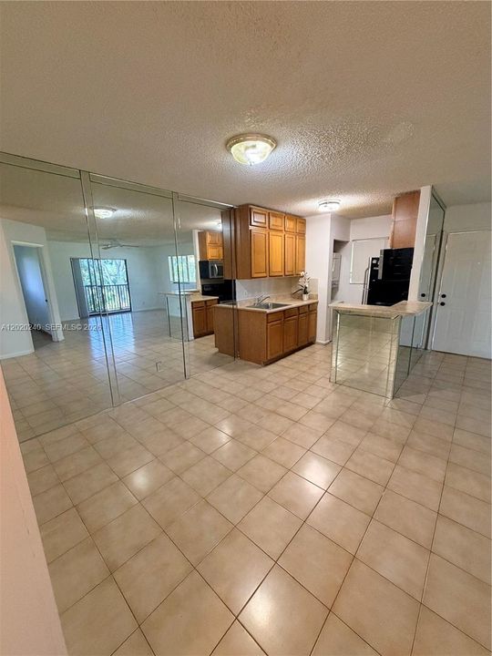 For Sale: $228,000 (2 beds, 2 baths, 887 Square Feet)