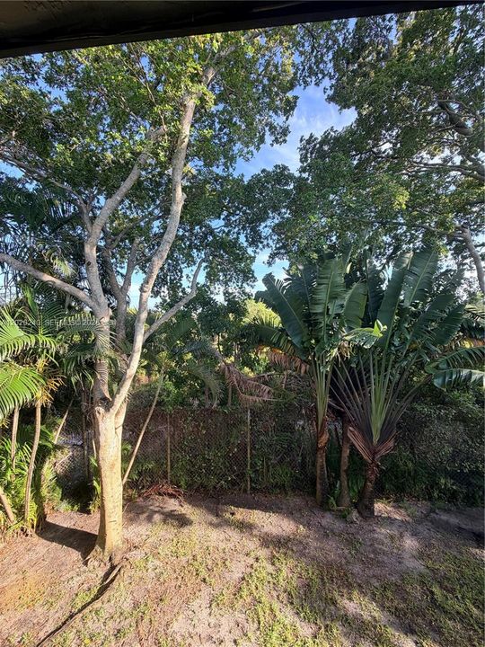 For Sale: $228,000 (2 beds, 2 baths, 887 Square Feet)